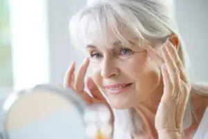 Entdecke die besten Arganim Anti-Aging Tipps gegen Falten und Hautalterung. Halte deine Haut jung und vital mit natürlichen und effektiven Methoden!